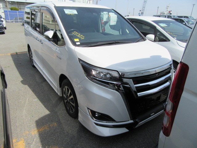 Toyota-Esquire-2018(GI)